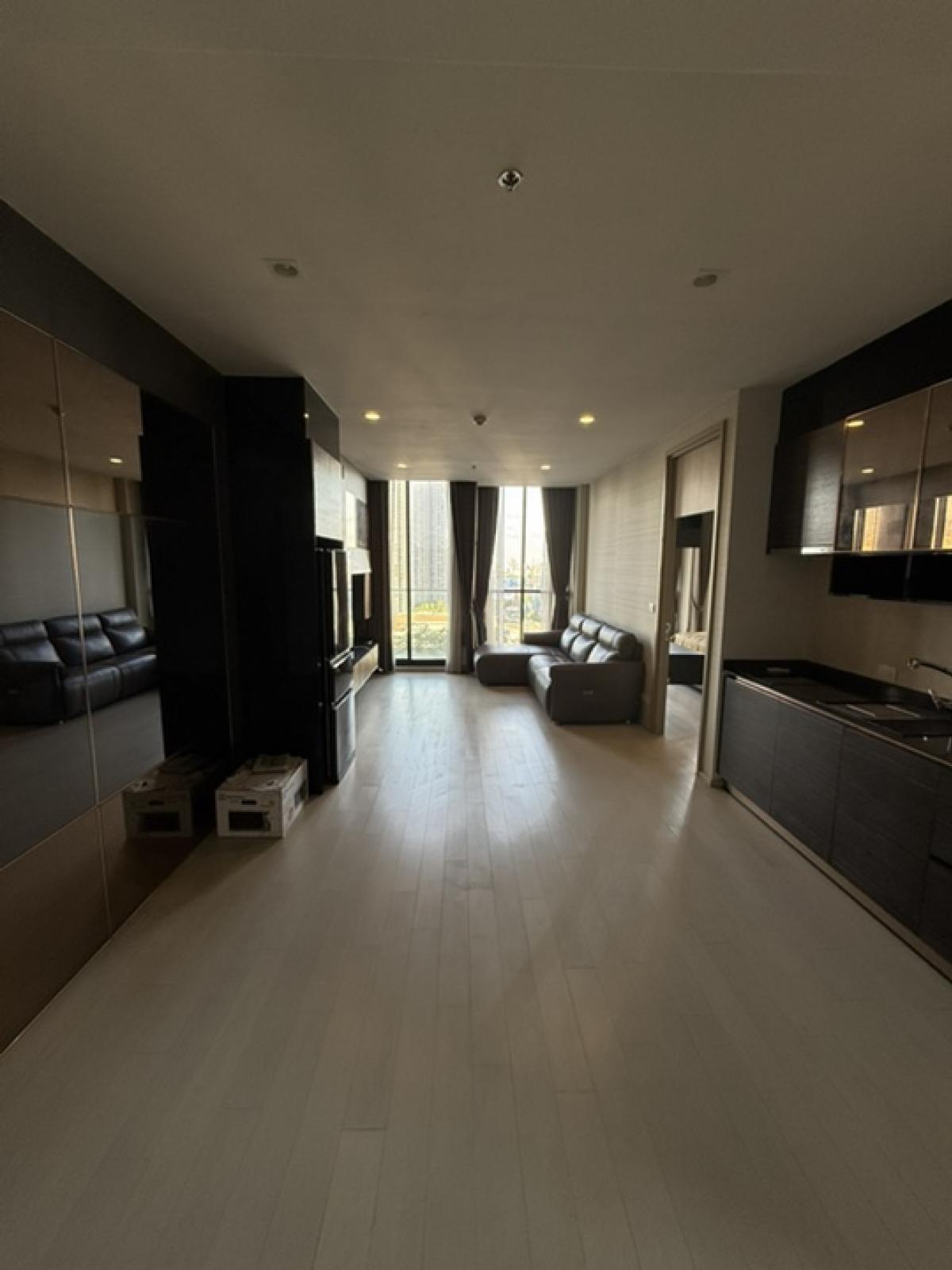 ขายคอนโดวิทยุ ชิดลม หลังสวน : ขาย Noble Ploenchit 2 bed  2 bath corner unit วิวไม่บล้อค