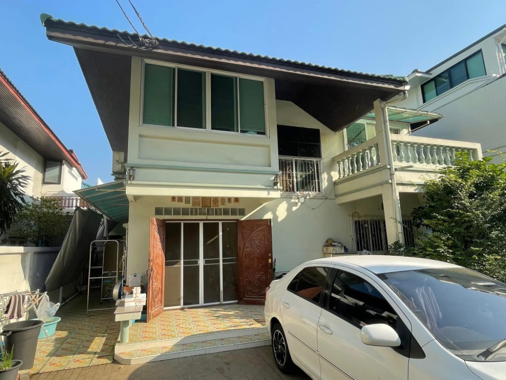 ขายบ้านสาทร นราธิวาส : LTH11592 – House FOR SALE at Si Pramot Village Size 63 sq.w. 252 sqm. 3 beds 3 baths NearLotus Rama 2 ONLY 28 MB