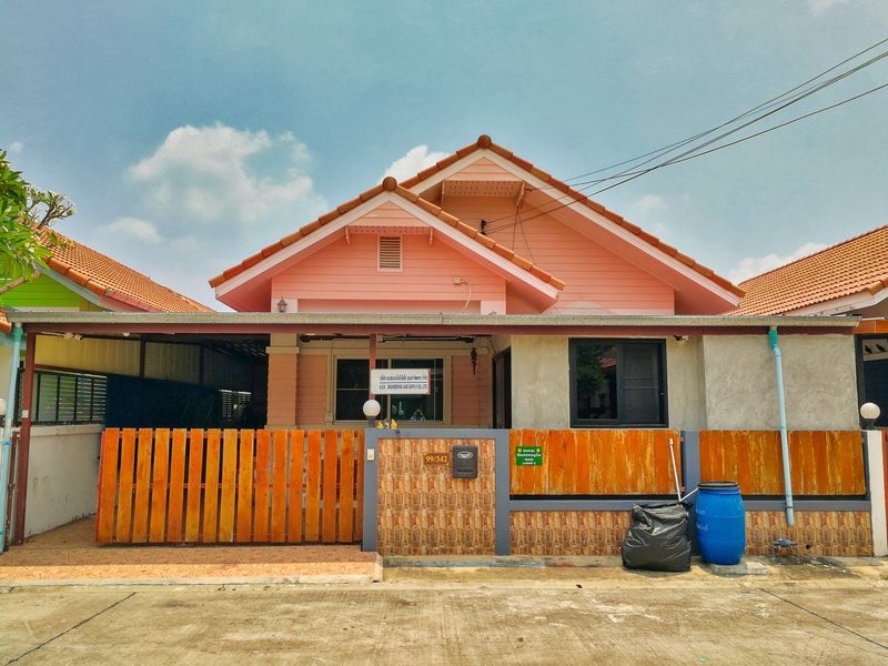 For SaleHouseMin Buri, Romklao : Cheap single-storey house for sale, land area 43 sq m., usable area 96 sq m., Krua Wan Park Suwinthawong-Suvarnabhumi Village Project, Soi Suwinthawong 64, near Suvarnabhumi Airport 30 minutes, near Min Buri, Lam Phak Chi, Nong Chok, Bangkok.