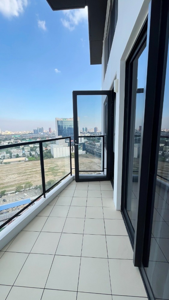 For RentCondoRama9, Petchburi, RCA : Condo for rent, Landmark at MRT Station (Siamese Rama 9), Building B, 16th floor, area 60 Sqm, size 2BD (2 bedrooms, 2 bathrooms), beautiful room, complete furniture, electrical appliances, just bring your bags and move in, rent 40,000 baht/month