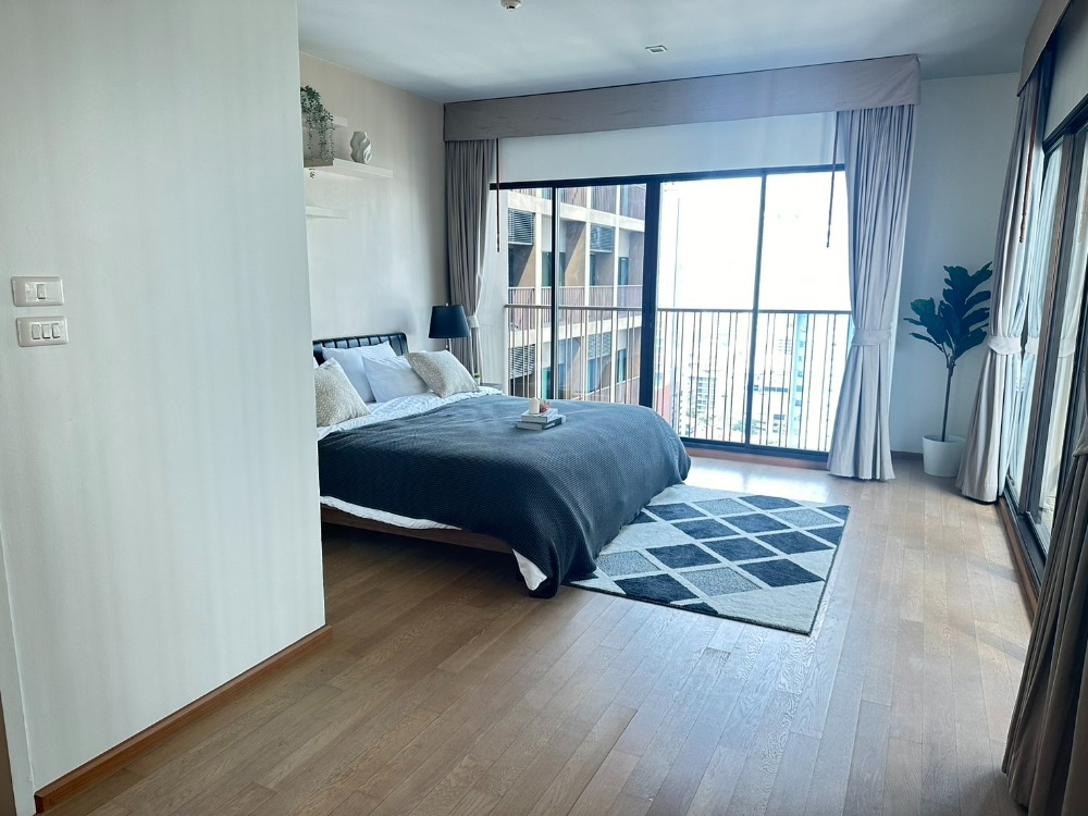 For SaleCondoSukhumvit, Asoke, Thonglor : Furnished room, ready to move in, good price, city center: 1 bed 56.61 sq.m.: noble refine: Interested in viewing the room, contact Aum 0655121395