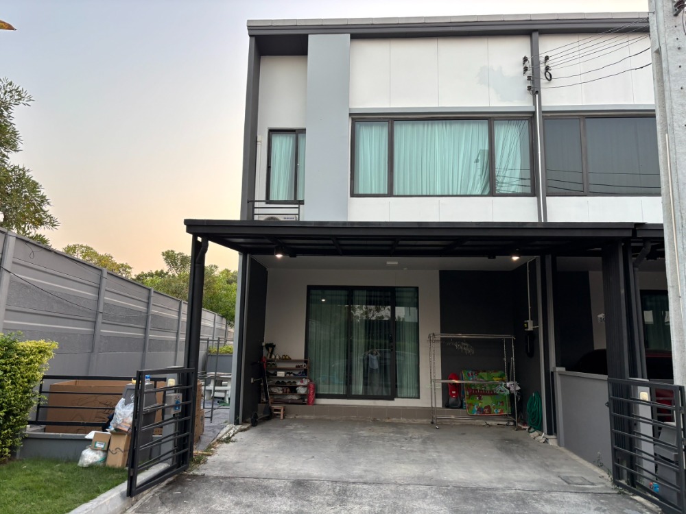 ให้เช่าทาวน์เฮ้าส์/ทาวน์โฮมบางนา แบริ่ง ลาซาล : 🏡🌺TOWNHOME FOR RENT>> Pleno Bangna - Wongwaen>>   ทาวน์โฮม 2 ชั้นหลังมุม 28.2 ตร.วา (มีพื้นที่ข้างบ้าน) ต่อเติมด้านหลังบ้านเป็นครัว 3 ห้องนอน ติดถนนใหญ่ และทางด่วน บางนา-ตราด  #LV-MO1268