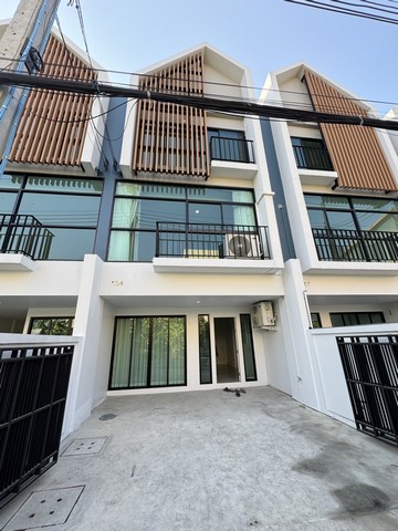 For RentHome OfficeBangna, Bearing, Lasalle : HR2145 For rent/sale, 3-storey home office, Bearing area, 300 meters from BTS Bearing, suitable for an office.