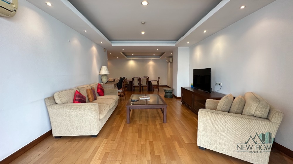 For SaleCondoNana, North Nana,Sukhumvit13, Soi Nana : Spacious Condo for Sale in Nana. 2 bedroom size 190 sq.m