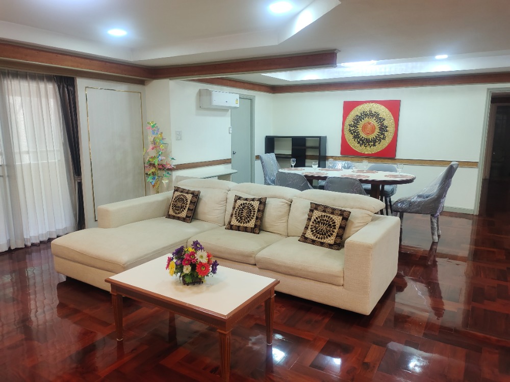 ให้เช่าคอนโดสุขุมวิท อโศก ทองหล่อ : 3 Bedroom, Prime location,Ready to Move in !