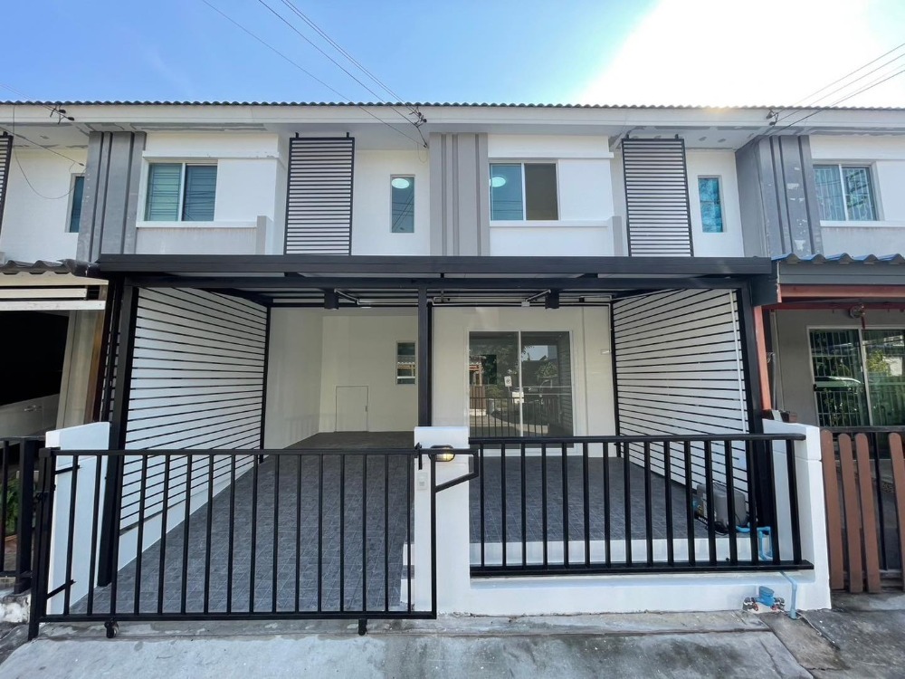 For SaleTownhouseLadkrabang, Suwannaphum Airport : For sale: 2-storey townhouse, Pruksa Village 86/1, Lat Krabang-Suvarnabhumi (Soi Wat Si Warin Noi), newly renovated, ready to move in