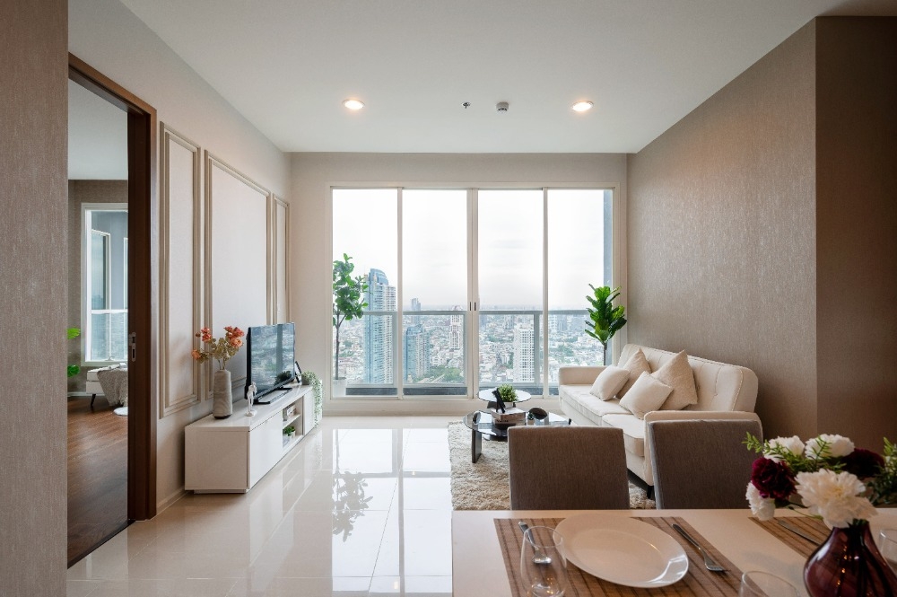 ขายคอนโดสาทร นราธิวาส : LTHC11649-Menam Residences FOR SALE Size 88.89 sqm. 2 beds 2 baths Near BTS Saphan Taksin Station ONLY 13.9 MB