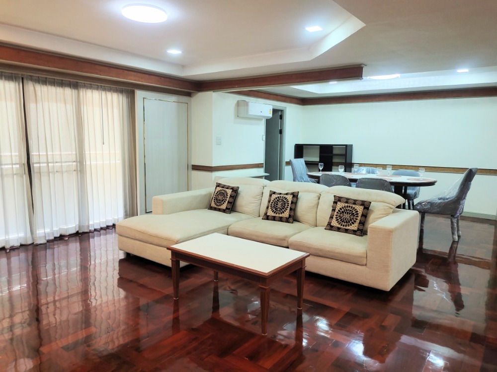 ให้เช่าคอนโดสุขุมวิท อโศก ทองหล่อ : 3 Bedroom, Prime location, Ready to Move in !