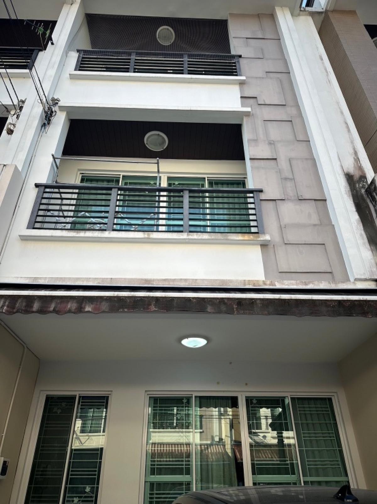 For RentTownhouseEakachai, Bang Bon : For rent: 3-storey townhouse, Baan Sathorn-Taksin 2 project