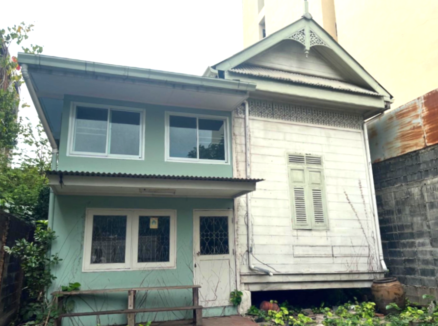 For RentHouseSilom, Saladaeng, Bangrak : For rent, 2-storey single house, Si Phraya, Bang Rak area (for renovation) | Antique Style Elegance 出租：2 層獨立式住宅，Si Phraya 區，Bang Rak（可裝修）| 古典風格優雅