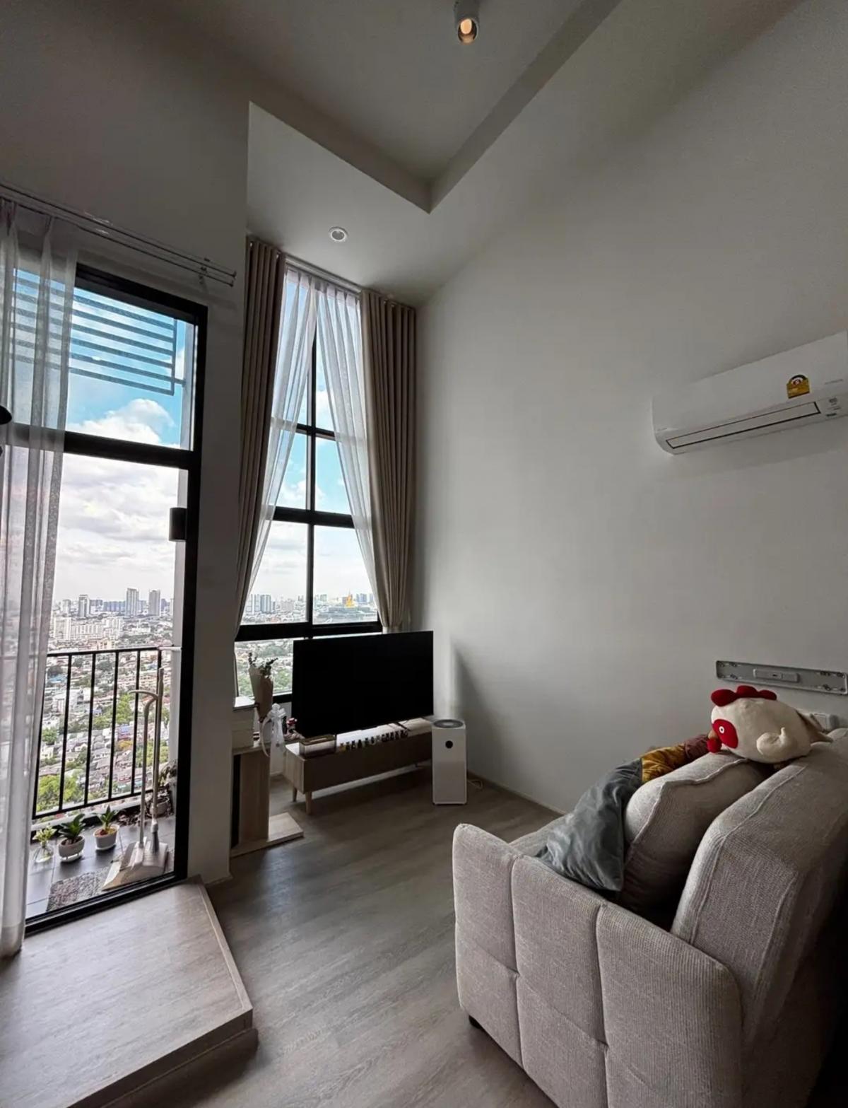 For RentCondoPinklao, Charansanitwong : 🏙️ Rent a Studio Hybrid room (2 layers) River view@Ideoch70 Fern-Electricity Authority is ready to stay 📲or line: 0616395225