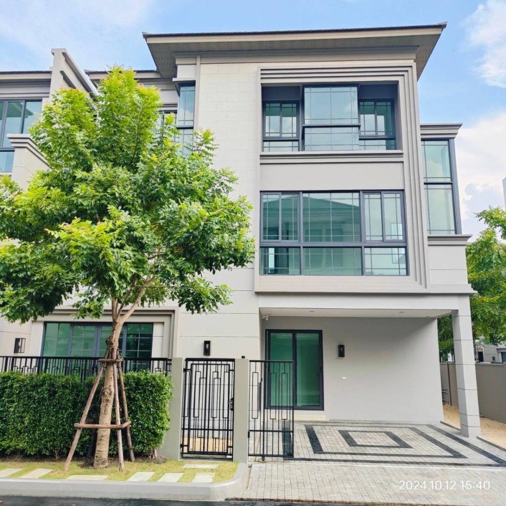 For RentTownhouseKasetsart, Ratchayothin : Baan Klang Muang Classe Ratchayothin with furniture, usable area 234 square meters