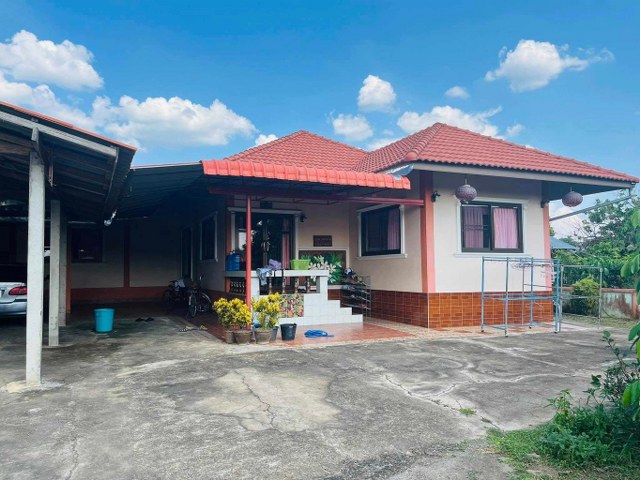 For SaleHousePhrae : House for sale with land area 2 ngan 49 sq m. Beautiful house, good location, suitable for living or investment, with parking for 3 cars, convenient for all travel, Tao Poon Subdistrict, Song District, Phrae Province