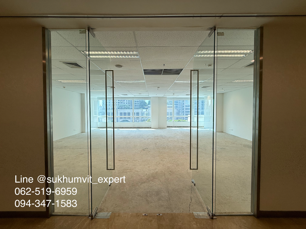 For RentOfficeWitthayu, Chidlom, Langsuan, Ploenchit : Office for rent in a luxury building in the Phloen Chit area