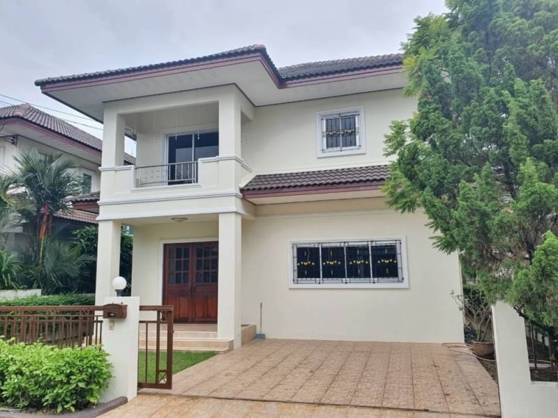 For SaleHouseSriracha Laem Chabang Ban Bueng : Second-hand house for sale in Sriracha, beautiful house, good location, on the main road in Rai Kluai, 4 bedrooms