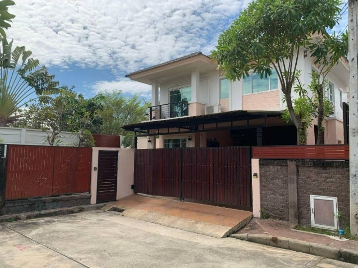 For RentHouseLadkrabang, Suwannaphum Airport : Single house for rent, The Plant Rama 9 - Ring Road 2, near HomePro Ekkamai-Ramintra, only 3 minutes.