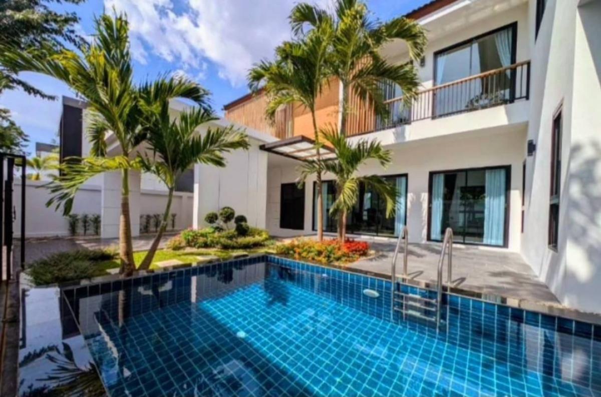 For RentHouseChiang Mai : For rent, luxury pool villa in Wangtan village, 4 bedrooms, 5 bathrooms, 15 minutes from Chiang Mai airport