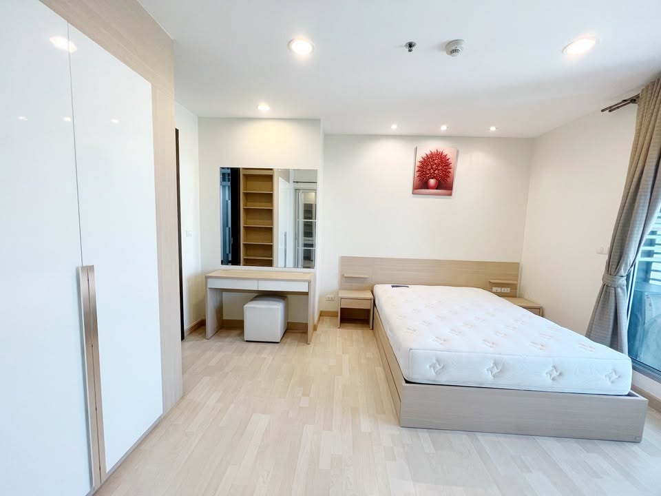 For RentCondoRatchadapisek, Huaikwang, Suttisan : For rent at Rhythm Ratchada Negotiable Line ID: @n4898 (with @) Tel. 095-547-9164