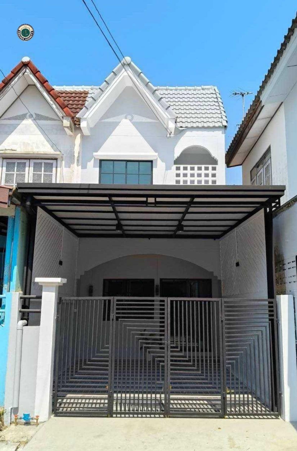 For SaleTownhouseMin Buri, Romklao : 2-storey townhouse, Priapthong Village 2, renovated and ready to move in. Just bring your bag and you can move in. Makro, Big C, Lotus, Nongchok Market, Top Supermarket, Thai Watsadu, Phonprapa Floating Market, convenient transportation.