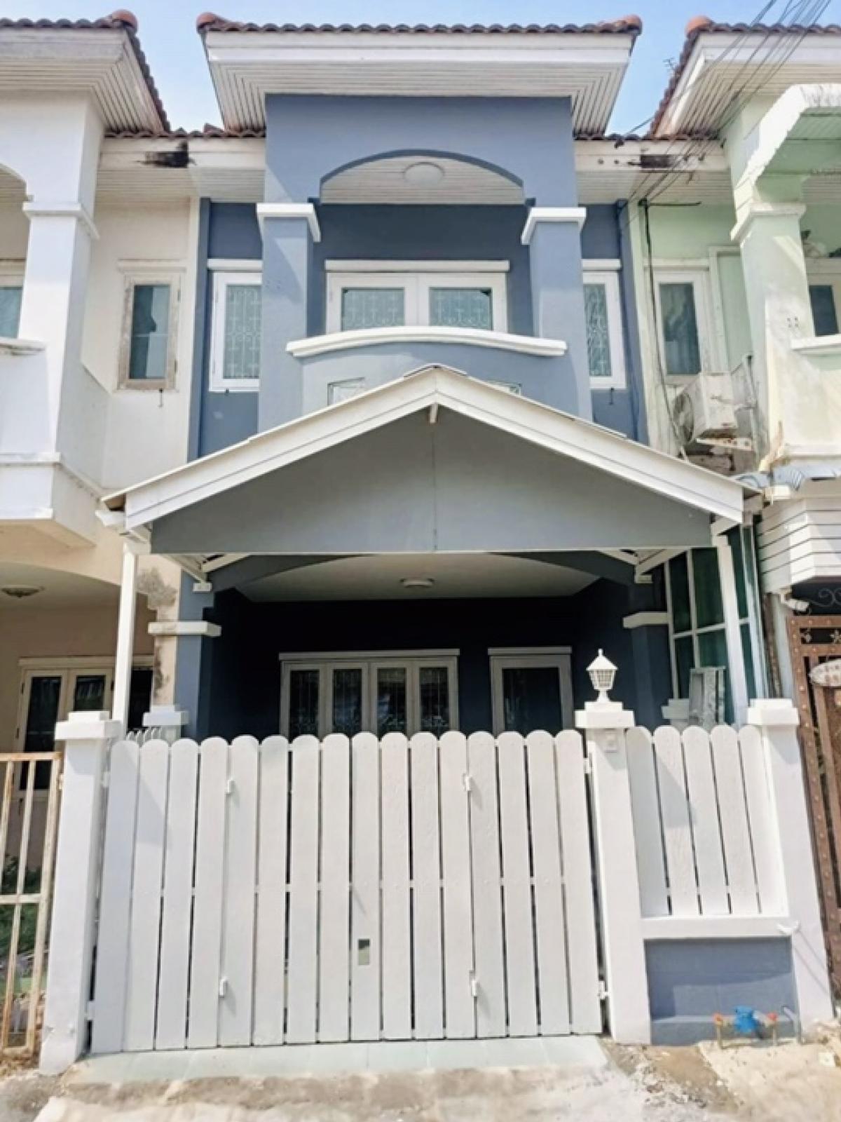 For SaleTownhomeNonthaburi, Bang Yai, Bangbuathong : Townhouse for sale, 2 floors, 16 sq m., Siriwan-Chuanchom Village, Bang Bua Thong (Siriwan-Chuanchom Bang Bua Thong), Soi Na Thong, Bang Kruai Sai Noi Road, Bang Bua Thong, Nonthaburi