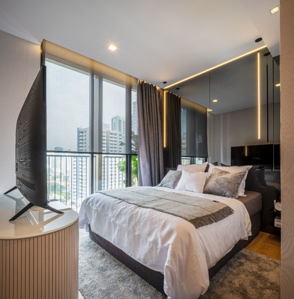 For SaleCondoSukhumvit, Asoke, Thonglor : Rent yield up to 4% I Corner room, free furniture & appliances I Good investment in Phrom Phong area I Noble Around Sukhumvit 33