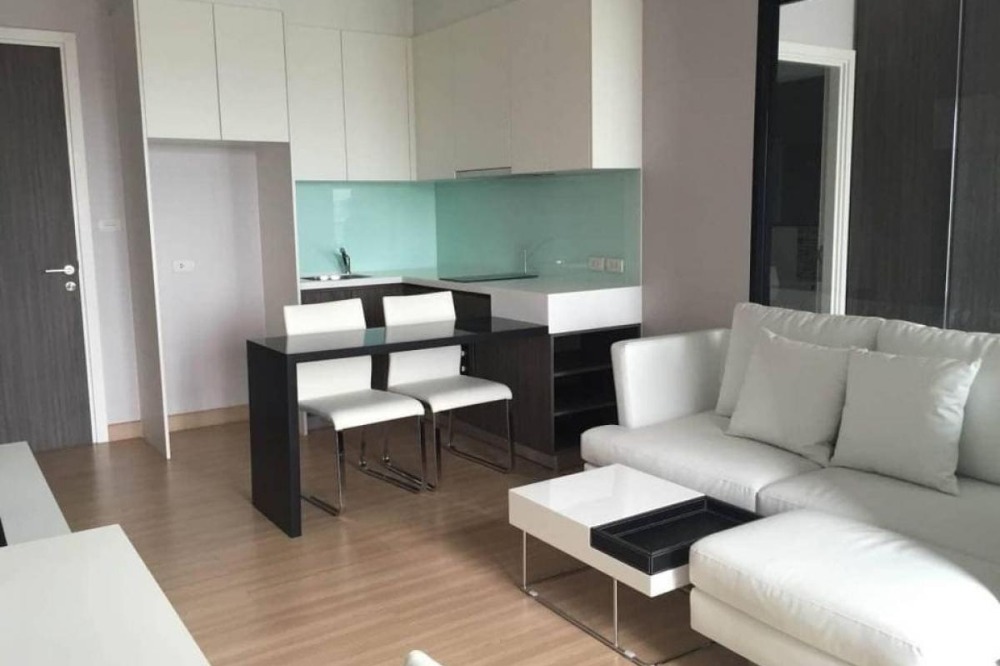 For RentCondoWongwianyai, Charoennakor : Condo for rent, Urbano Absolute Sathon-Taksin [Urbano Absolute Sathon-Taksin] Beautiful room, good price, convenient travel, fully furnished, ready to move in immediately, make an appointment to see the room.