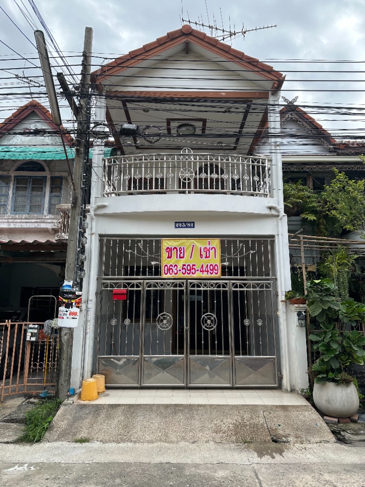 For RentTownhomeSamut Prakan,Samrong : For rent: 2-storey townhouse, 18 square meters, with an extension on the 2nd floor and kitchen area.