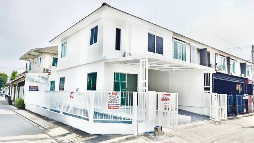 For SaleTownhousePathum Thani,Rangsit, Thammasat : Townhouse for sale, Pruksa Ville 90, brand new! Very luxurious built-in, has a walk-in closet (owner selling)