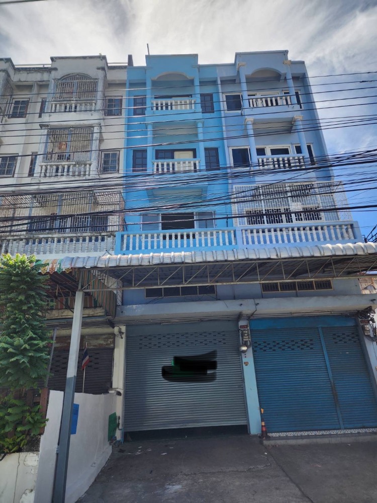 For RentShophouseBang kae, Phetkasem : 4.5-storey commercial building, Soi Petchkasem 88, near The Mall Bang Khae. Interested, please contact 082-3223695.