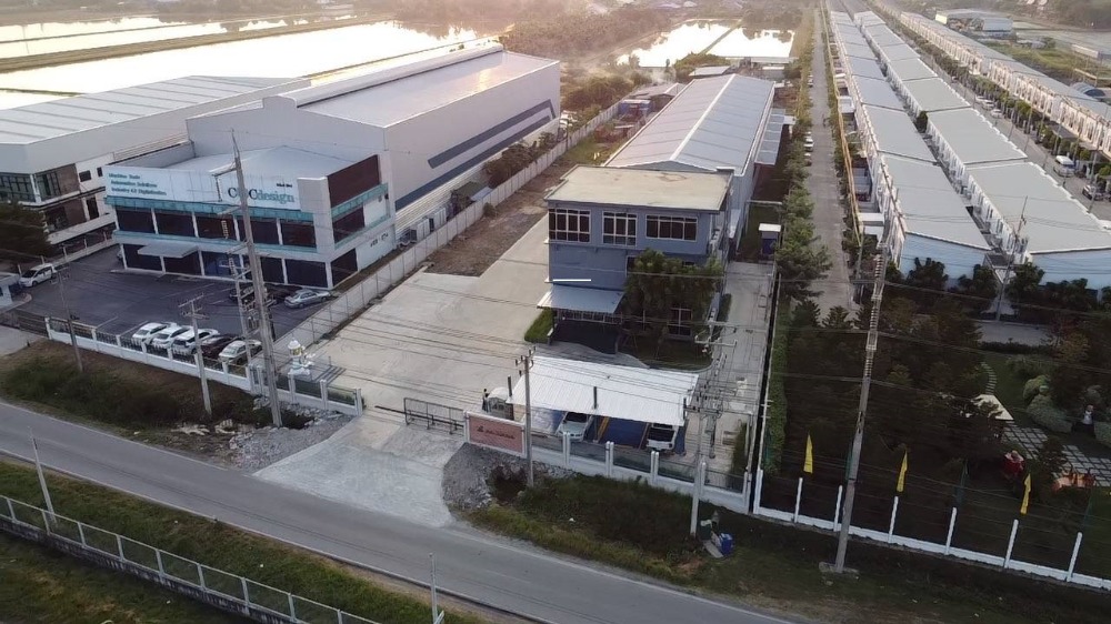 For SaleWarehousePathum Thani,Rangsit, Thammasat : Warehouse for sale, 1,200 sq m, with 5-ton crane, 3-storey office building with furniture and 3 rai of vacant land, next to Lam Luk Ka Ring Road, Khlong 5