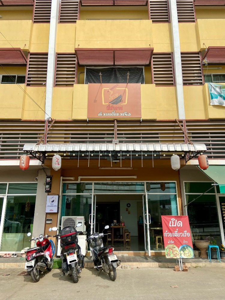 For LeaseholdRetailChiang Mai : Boat noodle shop for sale, on the roadside, entrance to Montfort Secondary School, Chiang Mai