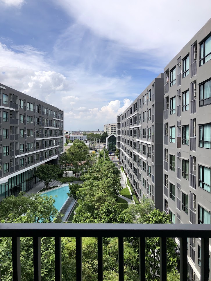 ขายคอนโด : ขายด่วนห้องสวย วิวสระว่ายน้ำ THE ORIGIN SUKHUMVIT 105 ห้อง 1 BED PLUS ฿ 1 BATH ขนาด 32 Sqm. ใกล้ Dadfa Market Park ห่างจาก BTS Bearing เพียง 3 นาที