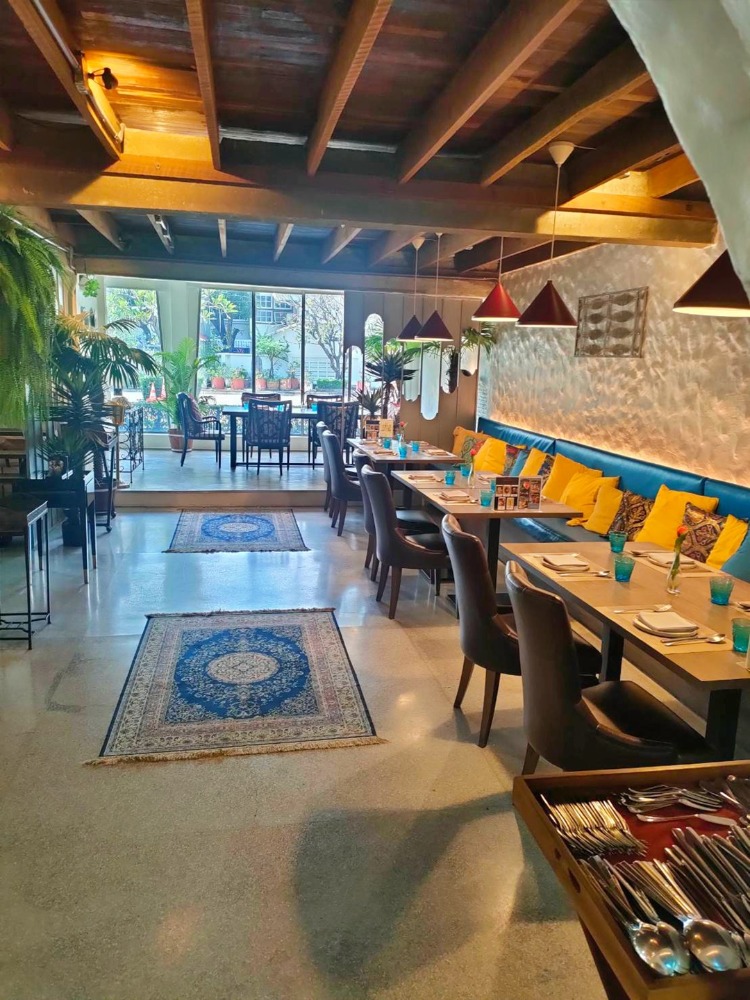 For LeaseholdRetailPattanakan, Srinakarin : For sale: European style restaurant - luxurious - warm, Rama 9 Soi 45, excellent location, only 350 meters from the main road.