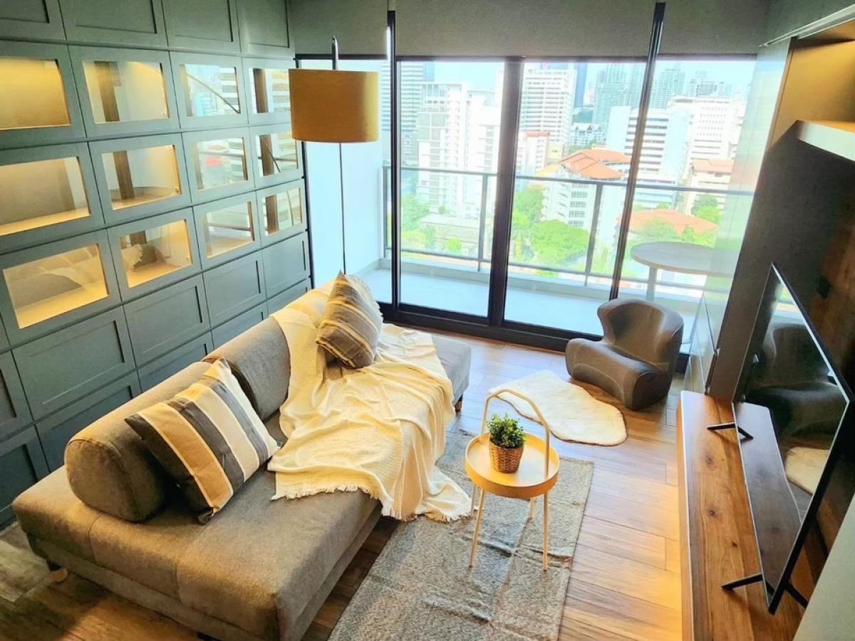 For RentCondoSukhumvit, Asoke, Thonglor : Chic city life! The Lofts Asoke – High ceiling condo, beautiful design, in the heart of Asoke, convenient for both travel and lifestyle!