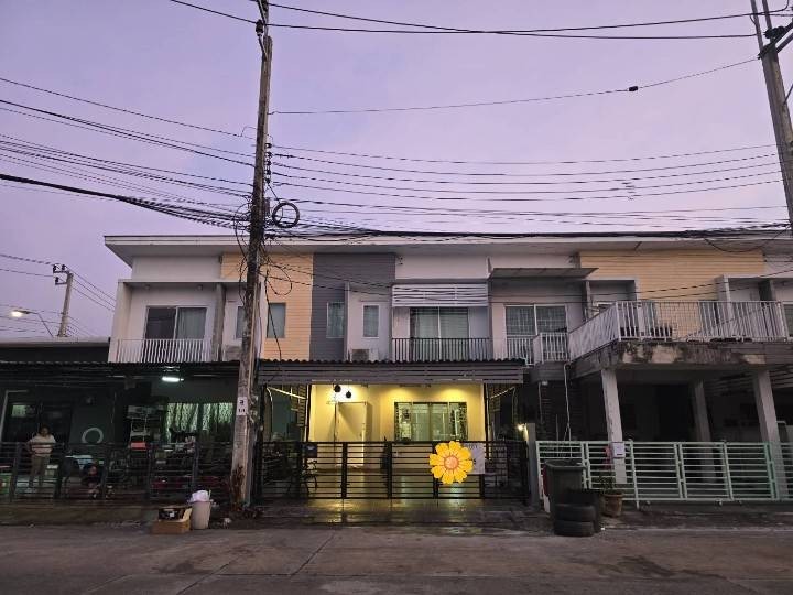 For RentTownhouseMin Buri, Romklao : For rent, 2-storey townhouse, The Connect 22, Ram Intra, Min Buri, ready to move in, 3 bedrooms, 2 bathrooms, 23.4 sq m, 6 meters wide, main road, no one in front or back, price 12,000 baht per month #Fashion Island #Min Buri Market