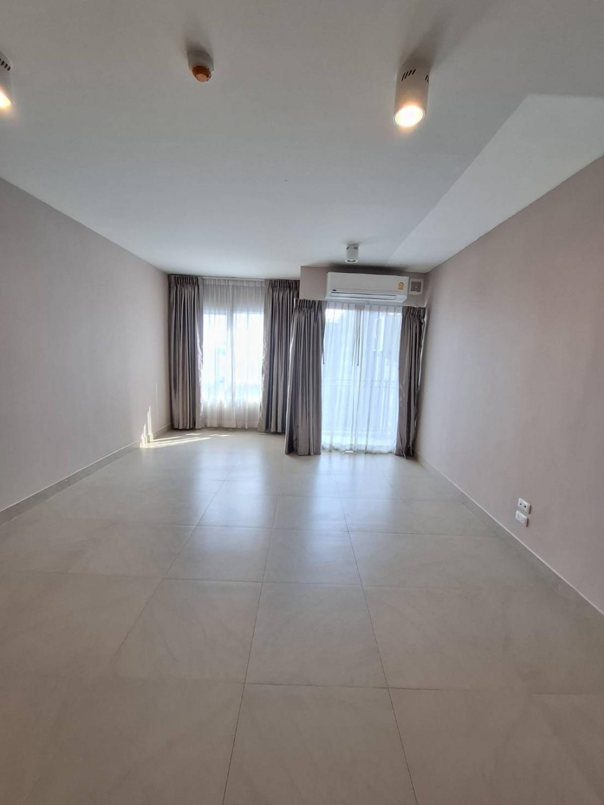 For SaleCondoLadkrabang, Suwannaphum Airport : For sale: empty room, Iris Avenue Condo, On Nut, Lat Krabang, good location