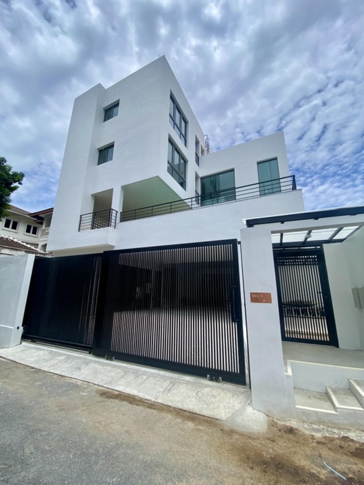 ให้เช่าบ้านสุขุมวิท อโศก ทองหล่อ : New home with private pool at Sukhumvit 49
For Rent