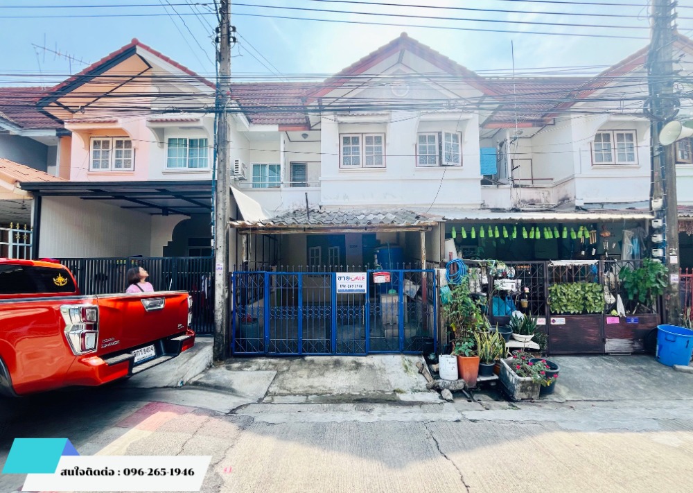 For SaleTownhousePathum Thani,Rangsit, Thammasat : For sale: 2-storey townhouse, Pakbandit Land and House ** Lam Luk Ka location, Khlong 3, Soi Phianon, near the Green Line BTS, only 2 km.