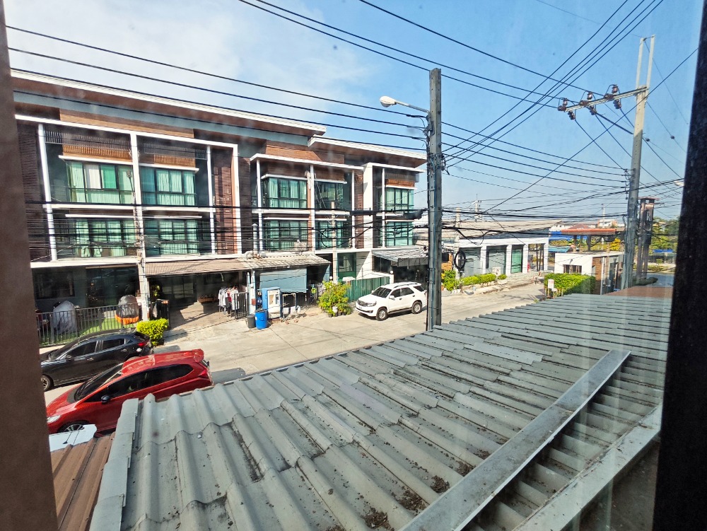 For SaleTownhouseNawamin, Ramindra : Urgent sale, cheap sale, R.N.P. Place project, Ram Intra-Suwinthawong, at the beginning of the alley, very cheap sale, only 3.15 million.