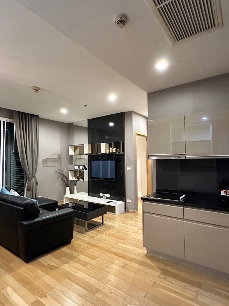 ให้เช่าคอนโดสุขุมวิท อโศก ทองหล่อ : Quiet Condo Near BTS Phrom Pong, Park And many Malls!