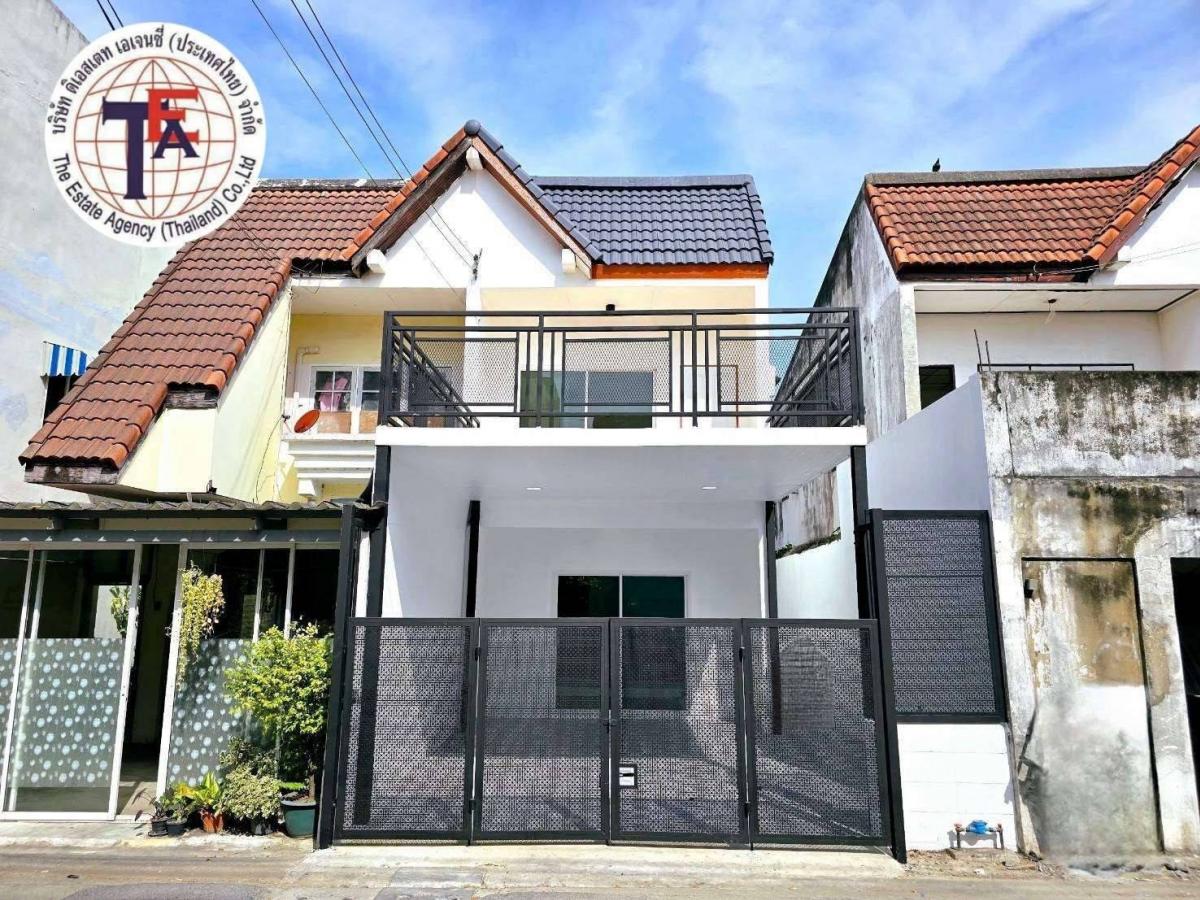 For SaleHouseMin Buri, Romklao : For sale: 2-storey twin house, Chat Luang Village, Rat Uthit 54, Khok Faet, Nong Chok, Nong Chok District Office, Mahanakorn University of Technology, Nong Chok School, St. Theresa School, St. Theresa Church, Nong Chok Hospital, Nong Chok Market, Min Buri