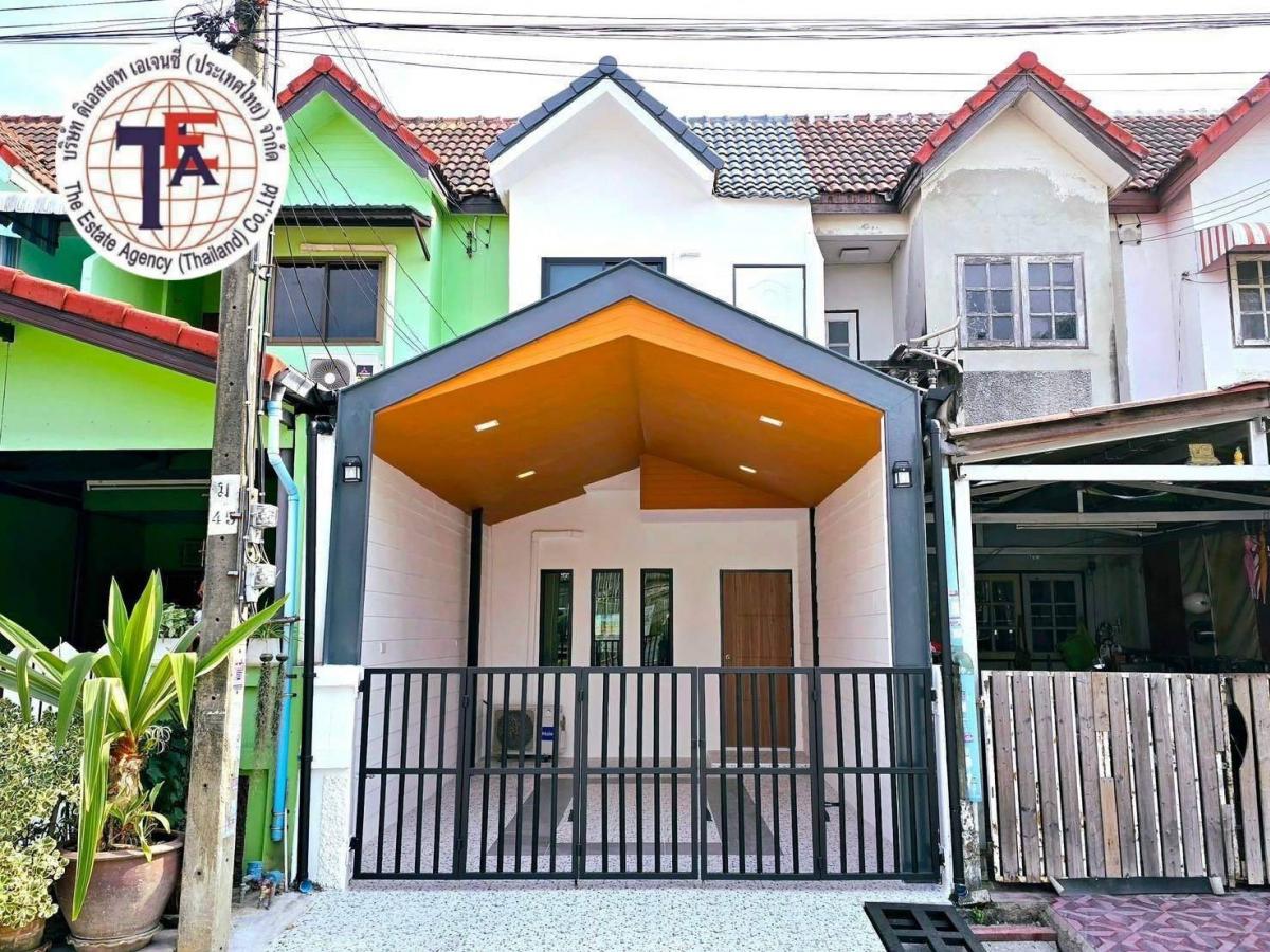 For SaleTownhouseNawamin, Ramindra : For sale 2-storey townhouse, Intraville Village, Nimit Mai, Pink Line, Minburi Market, Post Office, Hathai Mit Market, Safari World, Minburi Government Center, Nawamin 9 Hospital, Seri Rak Hospital, Nopparat Hospital, Ram Intra, Lam Luk Ka, Hathai Rat, Ka