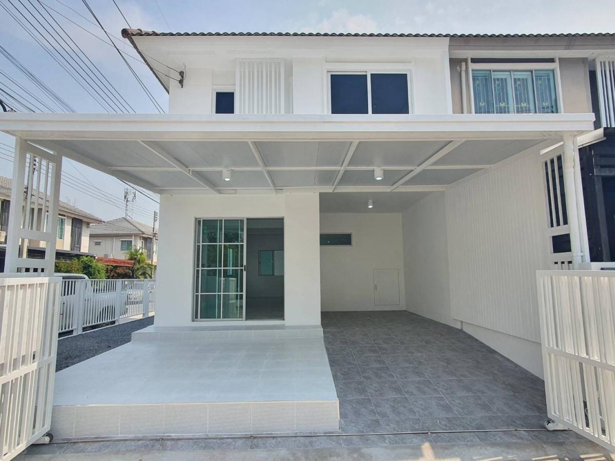 For SaleTownhousePathum Thani,Rangsit, Thammasat : Beautiful house, good location, near Workpoint Rangsit, Khlong Prem, very special, Build In almost a million!!!