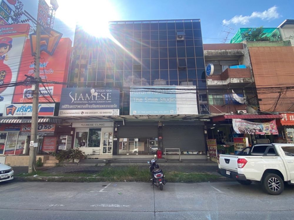 For RentShophouseChaengwatana, Muangthong : Dental clinic, system setup and decoration complete, ready to install unit and open shop immediately in Muang Thong, Chaeng Watthana. Dental clinic, system setup and decoration complete, ready to install unit and open shop immediately in Muang Thong, Chae