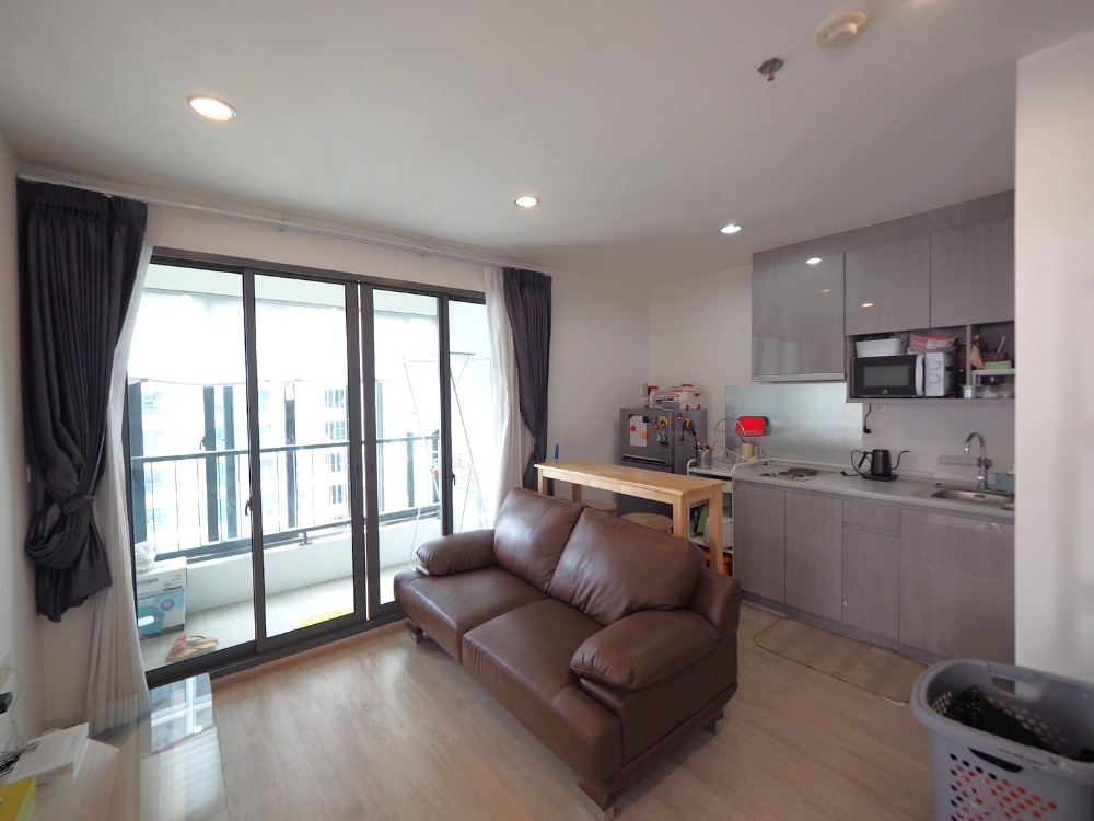 For SaleCondoThaphra, Talat Phlu, Wutthakat : Urgent sale, Ideo Wutthakat Condo, 45.59 sq m., corner room, high floor, swimming pool view, city view, near BTS Wutthakat 170 m.