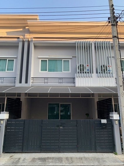 For SaleTownhouseKasetsart, Ratchayothin : For sale: 2-storey townhouse, The Exclusive, Wongwaen-Ram Intra, beautifully decorated, in new condition, near MRT Khu Bon, Tha Raeng