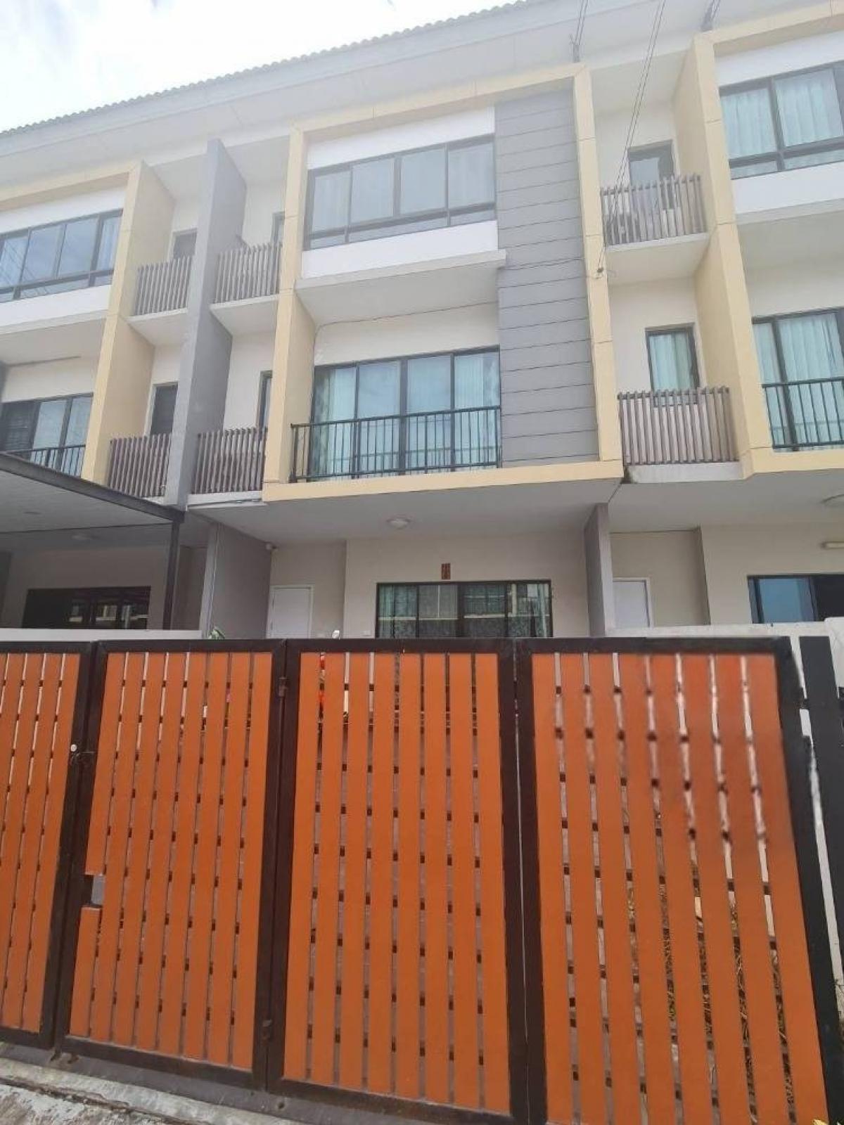 For RentTownhouseLadkrabang, Suwannaphum Airport : 📌Availablefor rent/sale, 3-storey townhouse, The Connect Up 3 project, Soi Chaloem Prakiat 67, near Pan-Asia International School 😻🐶 Pet Friendly, dogs and cats allowed 😻😻