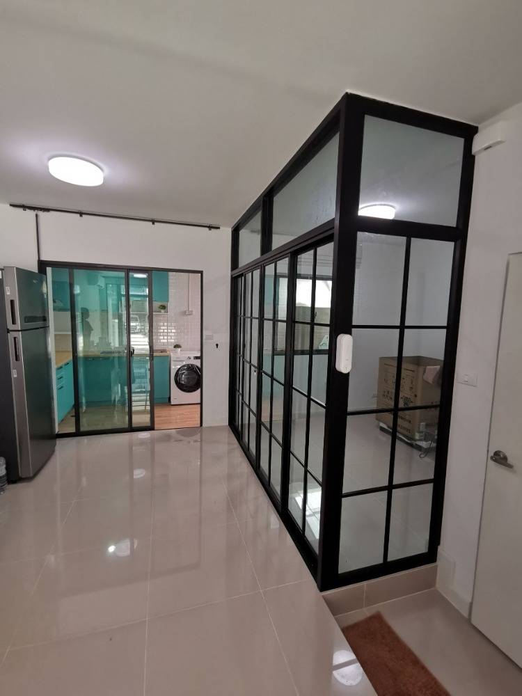 For RentHousePathum Thani,Rangsit, Thammasat : Townhome for rent, Grand Pleno Phahon Yothin - Rangsit, near Future Park Rangsit, only 8 minutes away.