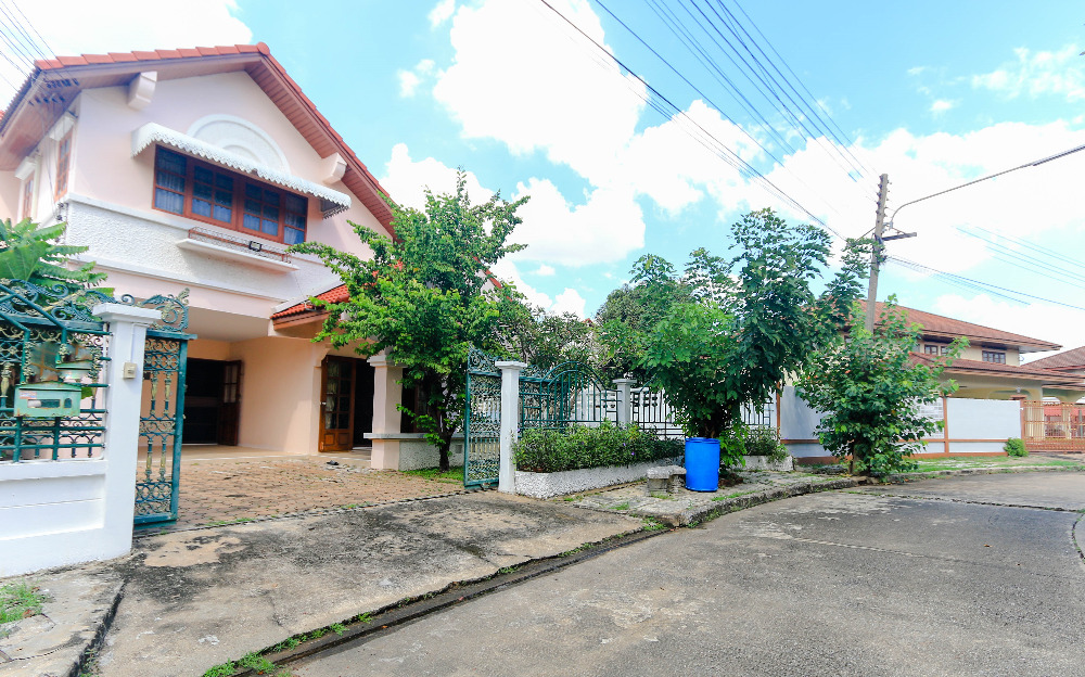 ให้เช่าบ้านปทุมธานี รังสิต ธรรมศาสตร์ : ให้เช่าบ้านหมู่บ้าน เมืองเอก รังสิต 3 ห้องนอน ใกล้รถไฟฟ้าสายสีแดง สถานีหลักหกและม.รังสิต