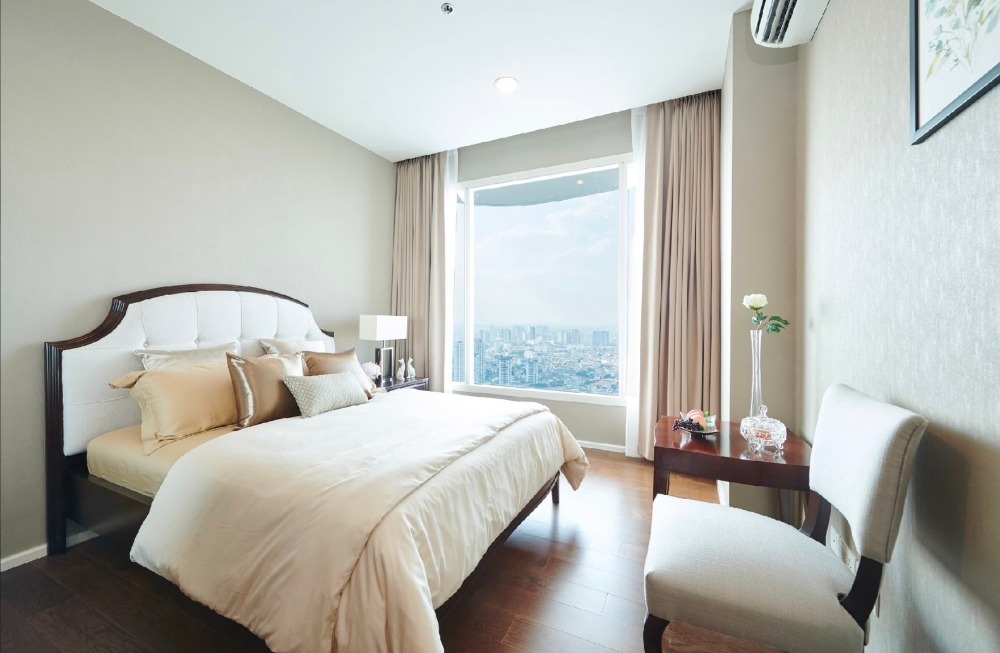 ขายคอนโดสาทร นราธิวาส : For sale Condo Menam Residences 162 Sq.m River view panorama (S15-5370)